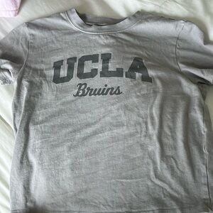 Women’s small cropped gray shirt